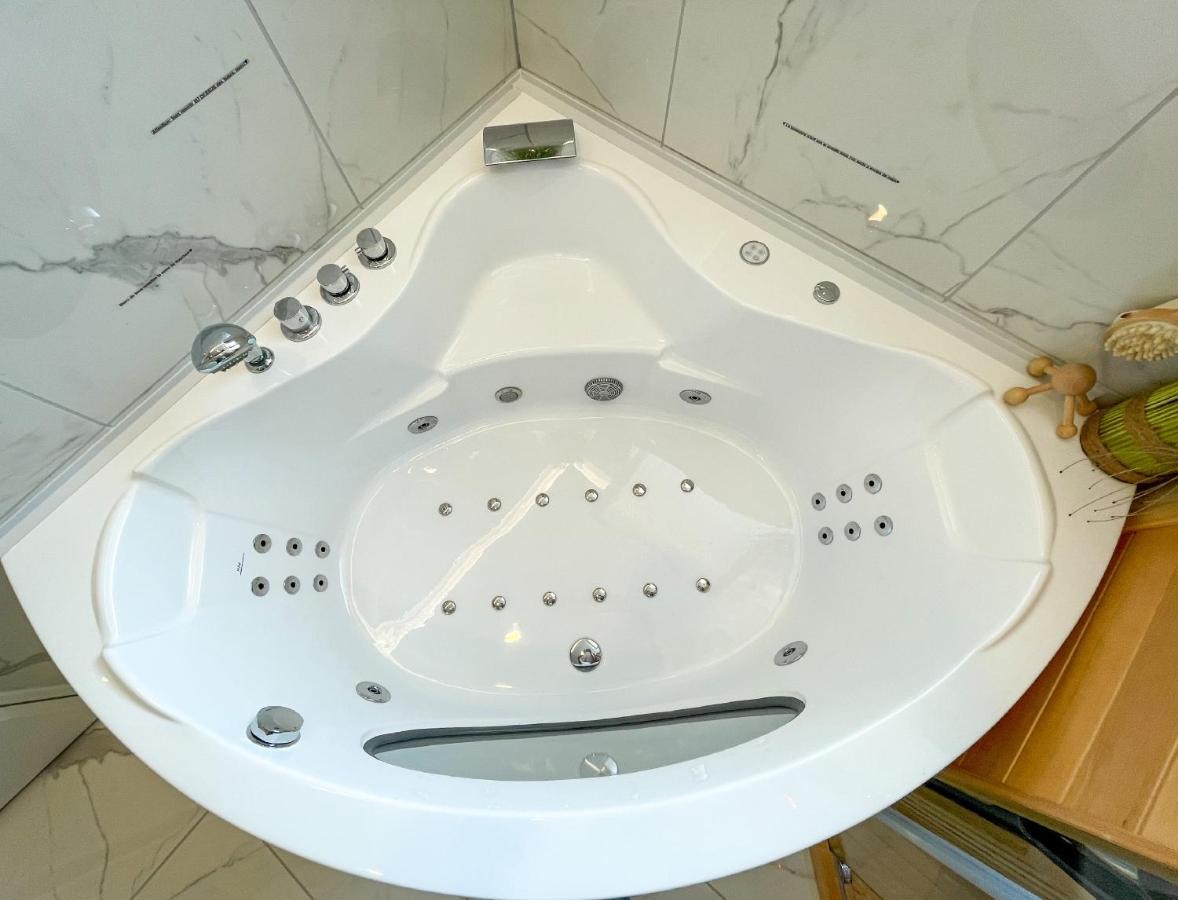 Votre Escale Boule D Or Sauna & Spa Ньор Экстерьер фото